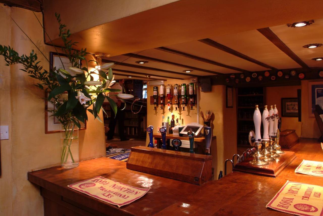 The Green Dragon Inn Cowley  Екстериор снимка